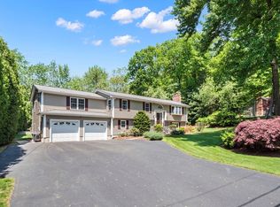 13 Crabapple Ln, Chelmsford, MA 01824