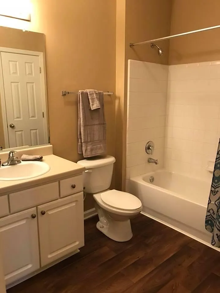 Centerville Manor Apartments — Photo 4