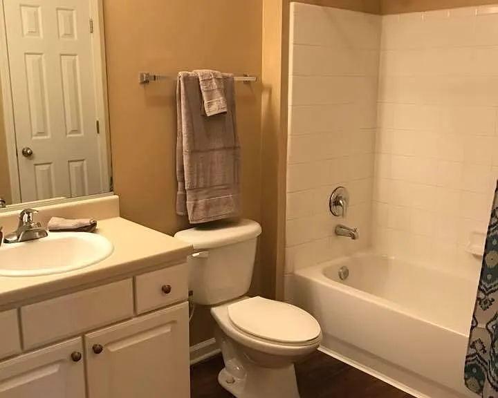 Centerville Manor Apartments — Photo 4