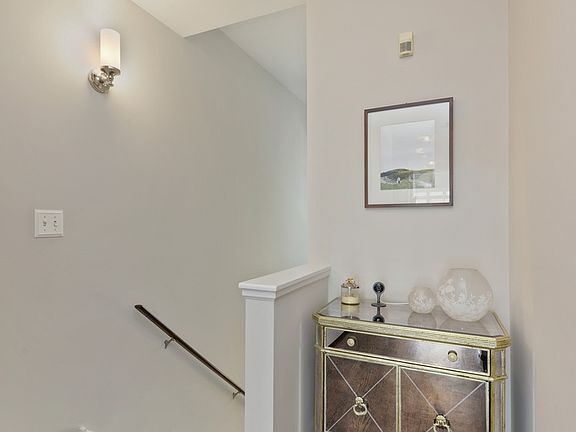 2nd image of 859 W Wrightwood Ave #3