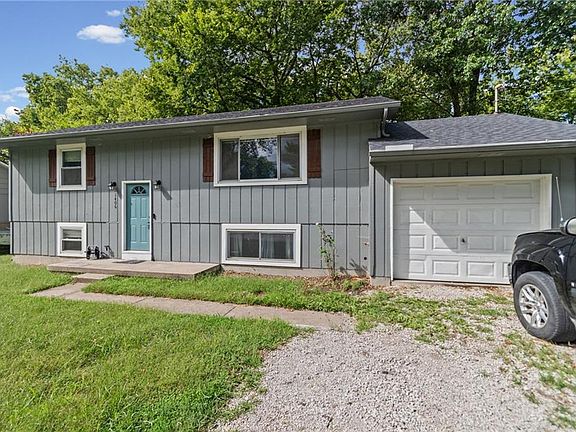 3rd image of 1406 Ridgeway Dr