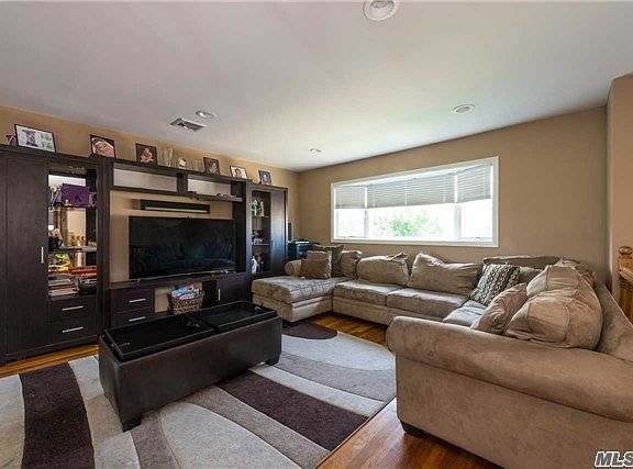 2nd image of 2504 Park Ct