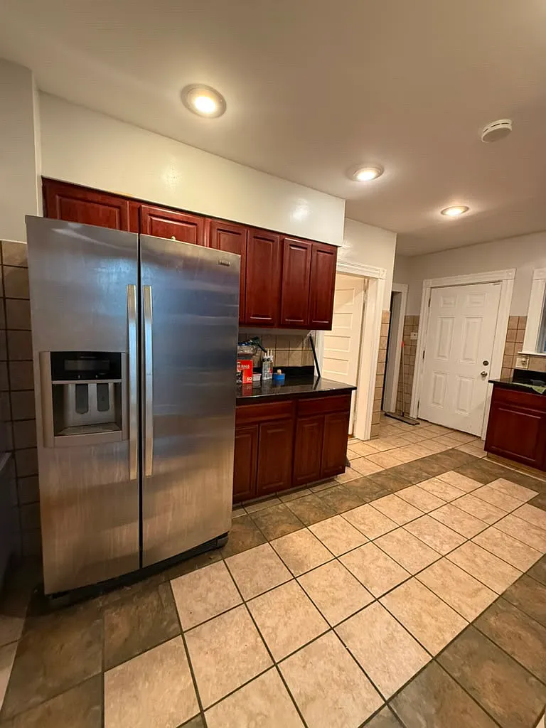 3 bed, 1431 sqft, $2,390 — Photo 4