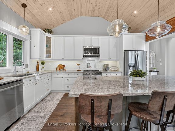 4th image of 1076 Healey Lake Rd