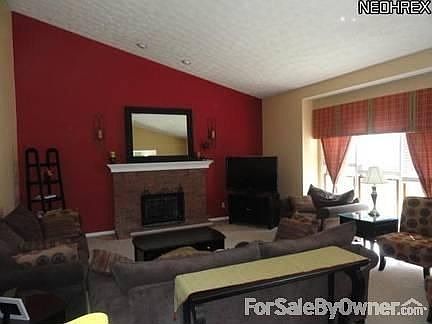 4th image of 334 Saint Lawrence Cir
