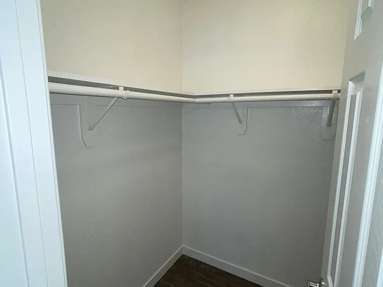 Park Plaza Apartments — Photo 61