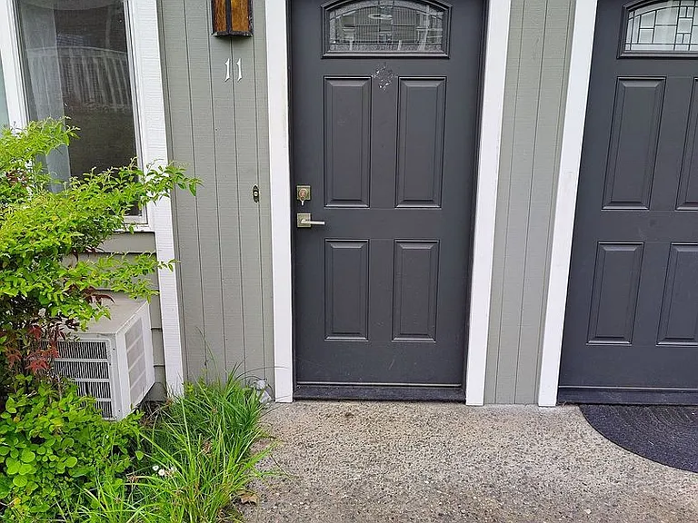 885 NE Sunset St #11 — Photo 1