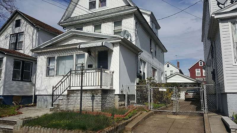 2nd image of 10715 114th St