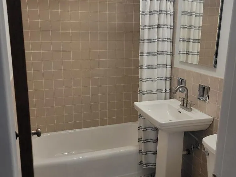 2349 59 W Jarvis 7335 #37 — Photo 5