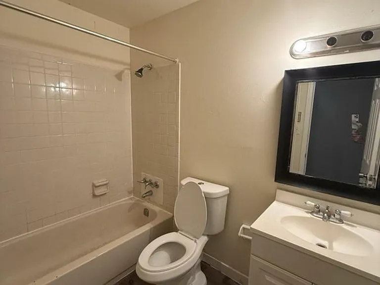 2825 Rhonda Ln — Photo 8