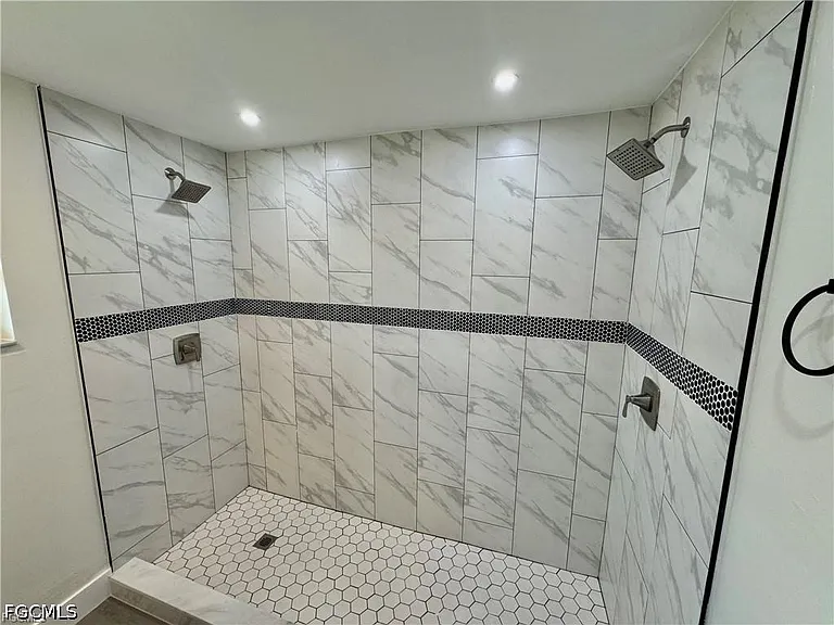 145 SW 28th Ter — Photo 12