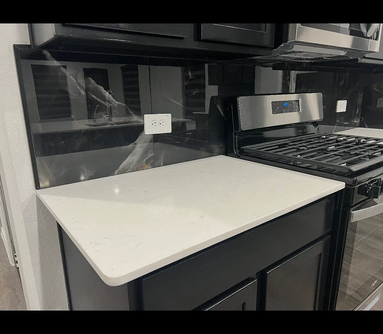 4 bed, 2096 sqft, $2,800 — Photo 2