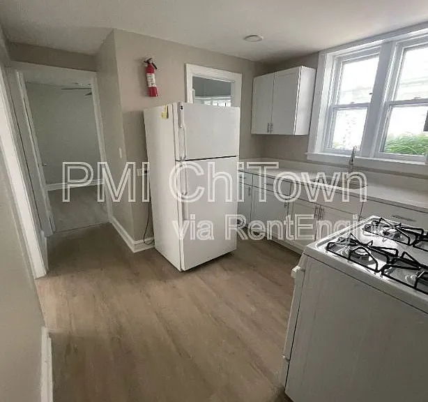 5202 W Ainslie St — Photo 3