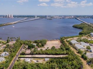 1069 River Rd, North Fort Myers, FL 33903