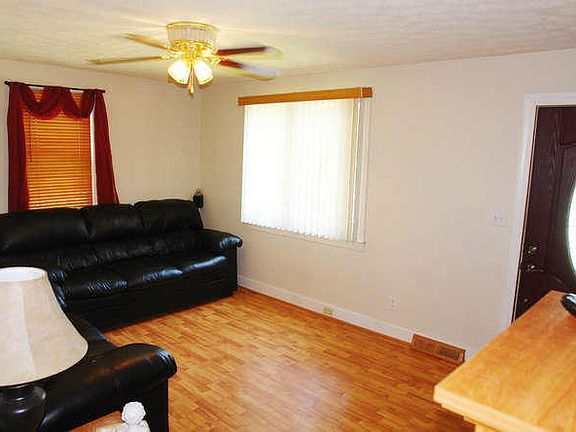5th image of 2403 Ravenwood Ave NW