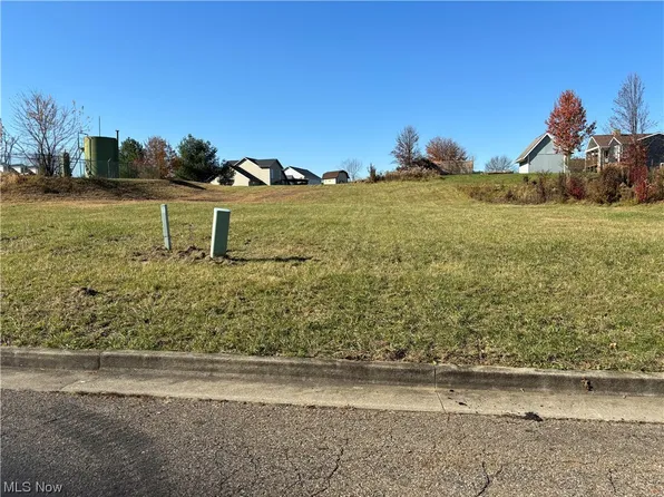 Jormay Ave NW, Massillon, OH 44647