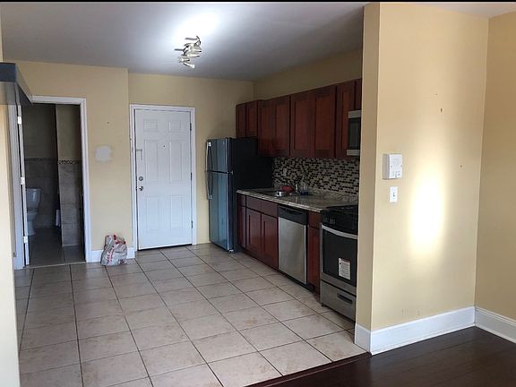 3rd image of 40 64th St APT 6