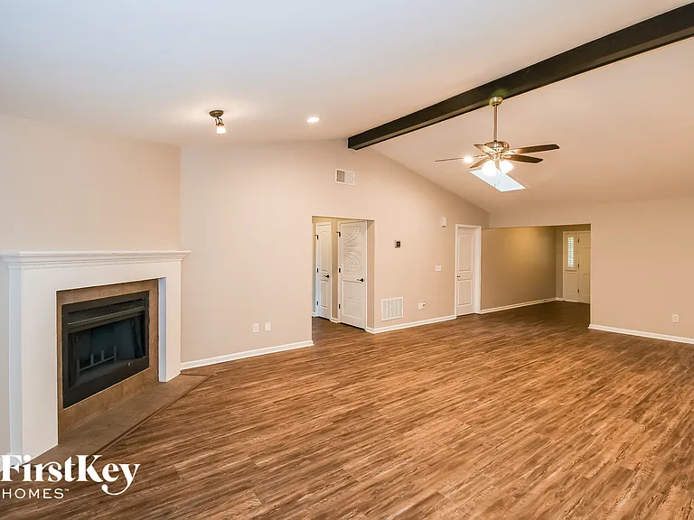 4560 N Crosstie Rd — Photo 3