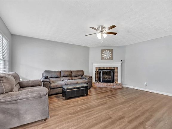 5th image of 208 Creek Side Pl