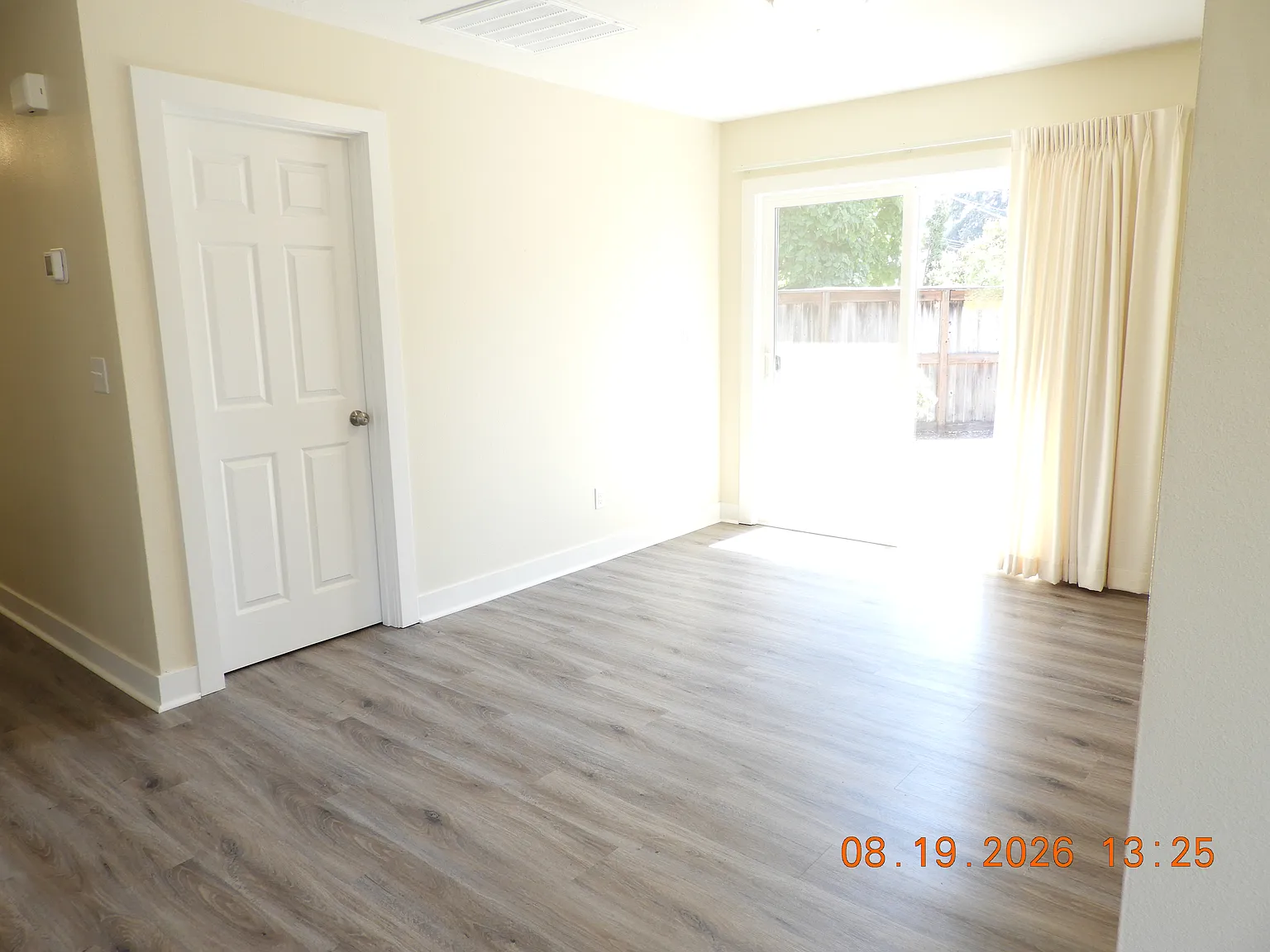 3 bed, 2.5 bath, 1331 sqft, $2,390 — Photo 4