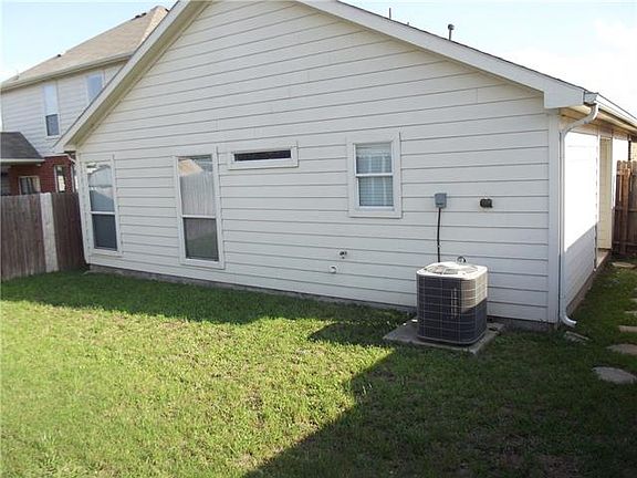 3rd image of 5809 Melanie Dr
