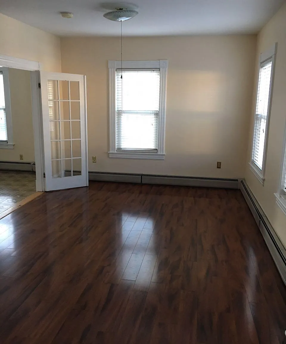 4 bed, 1700 sqft, $3,200 — Photo 2
