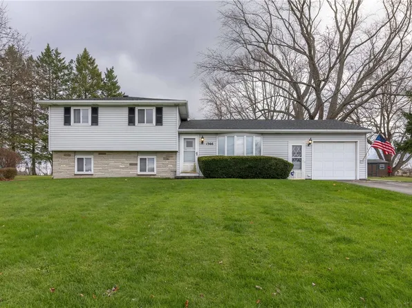 1366 Pinnacle Rd, Henrietta, NY 14467