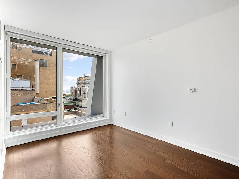 400 W 113th St #1505 — Photo 4