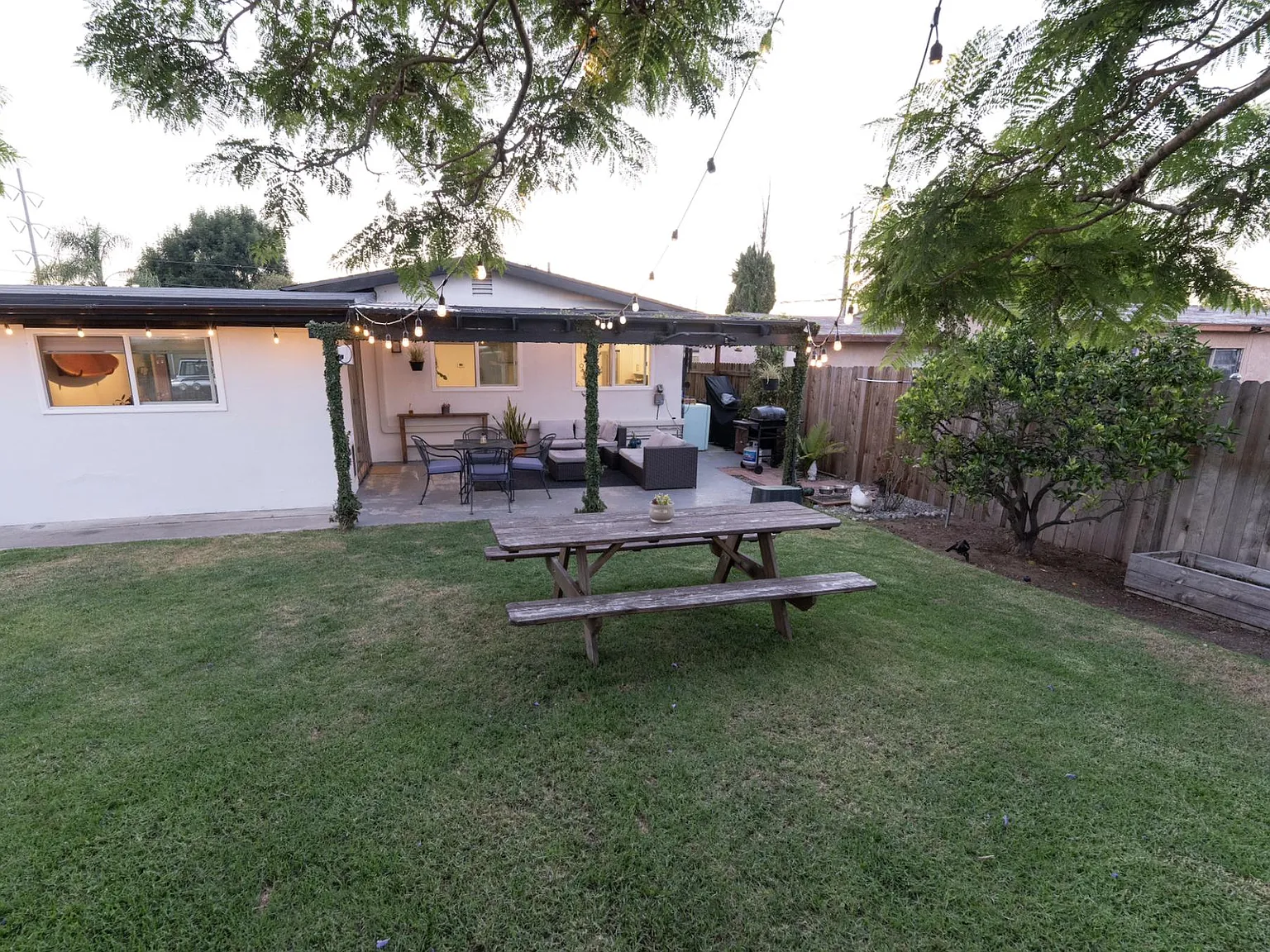 3 bed, 1018 sqft, $5,600 — Photo 3