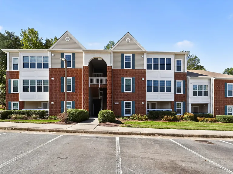 Brittany Commons Apartments — Photo 52