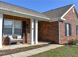 8716 Appaloosa Way Ln, Charlotte, NC 28216