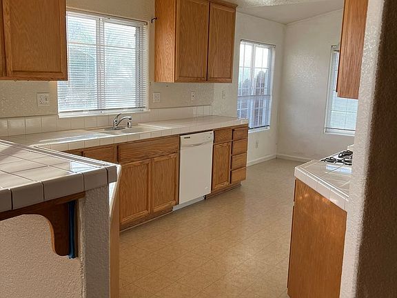 5th image of 706 Vino Ct