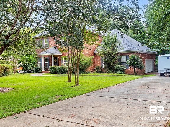 2nd image of 21910 Country Woods Dr