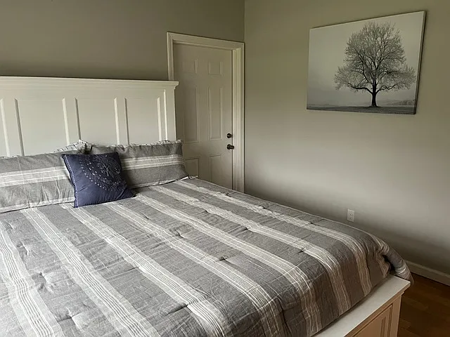 Irwin Ln — Photo 23