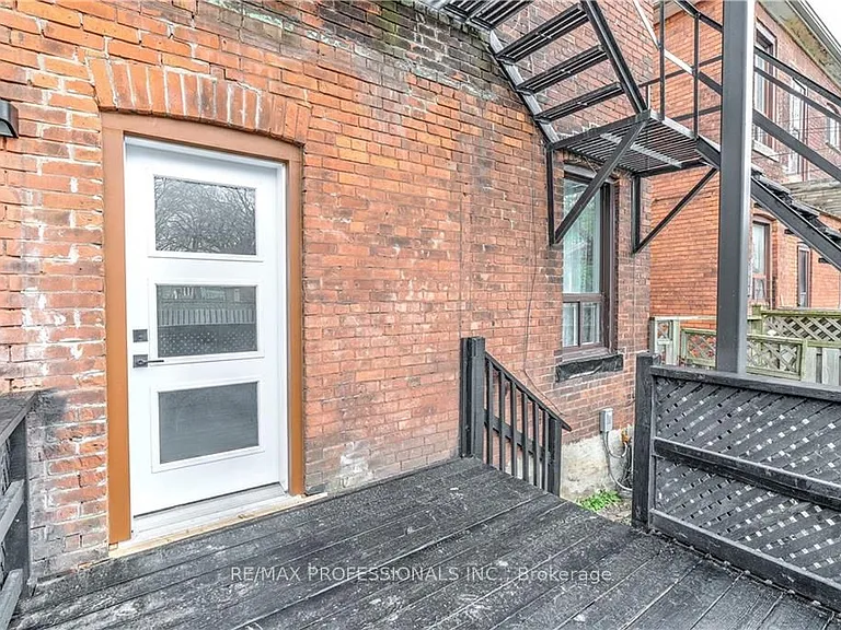 285 Hess St S — Photo 19