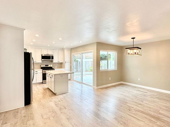 5th image of 791 Valley Crest Dr
