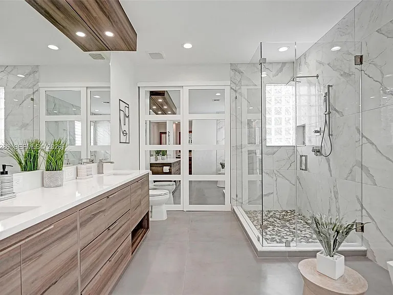 453 SW 5th Ave — Photo 54