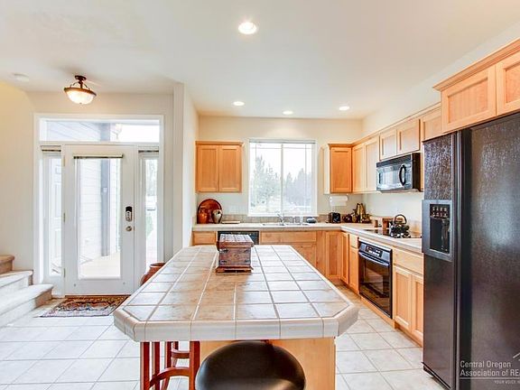 3rd image of 800 Golden Pheasant Dr
