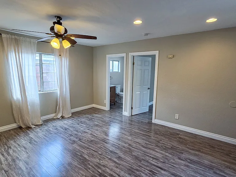 4735 Myrtle St — Photo 12