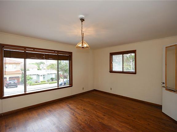 4th image of 1121 Steinhart Ave