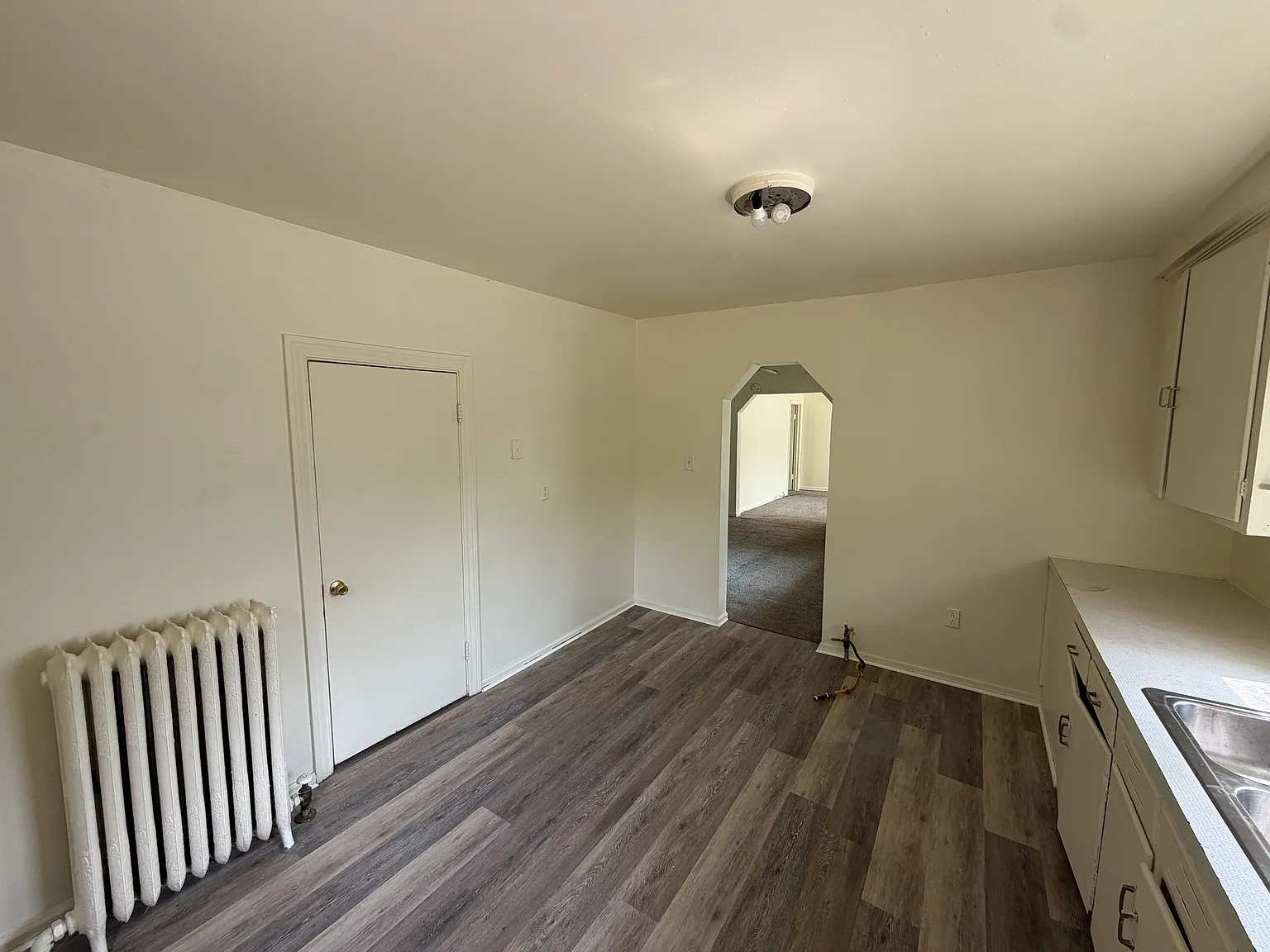 3 bed, 1200 sqft, $1,200 — Photo 1