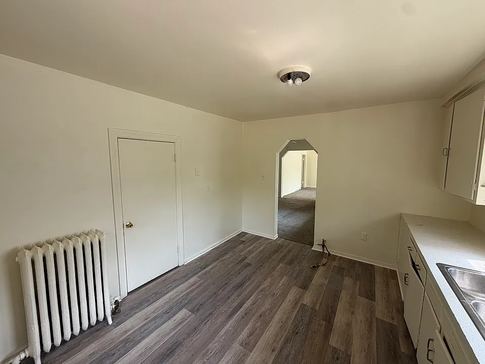 944 E 4th St #1