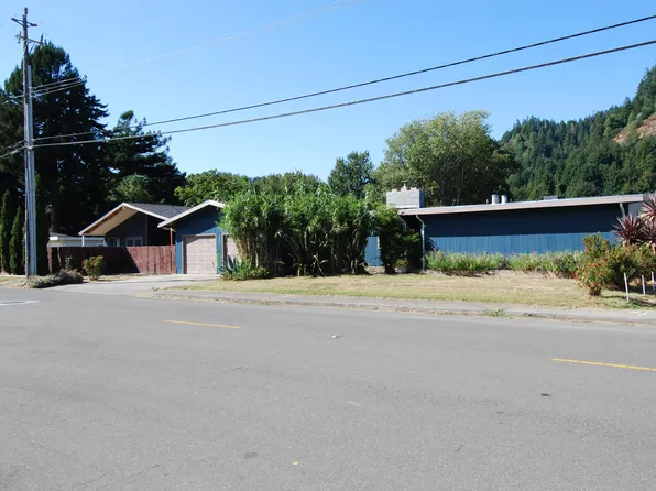 1111 Riverside Dr, Rio Dell, CA 95562