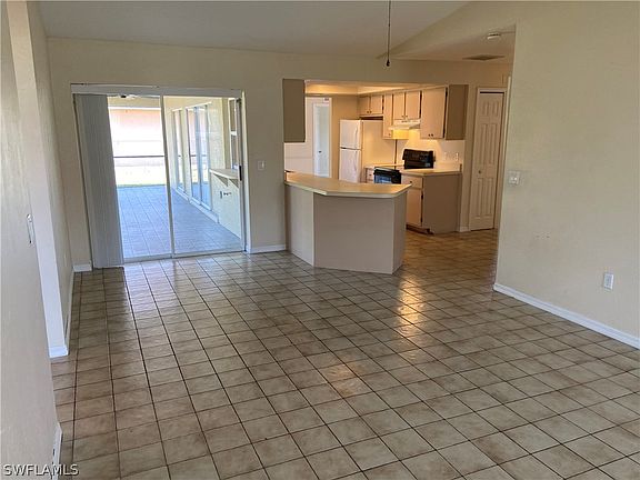 4th image of 708 SE 11th Pl