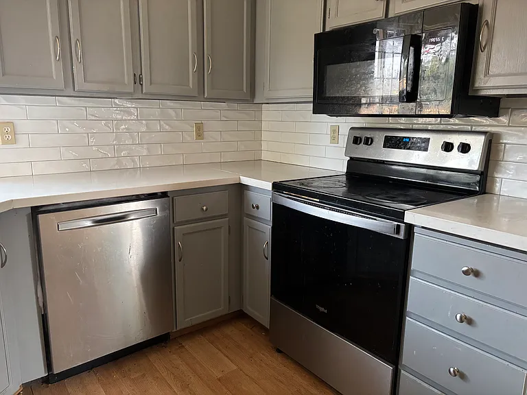 702 Salzburg Ln SE — Photo 3