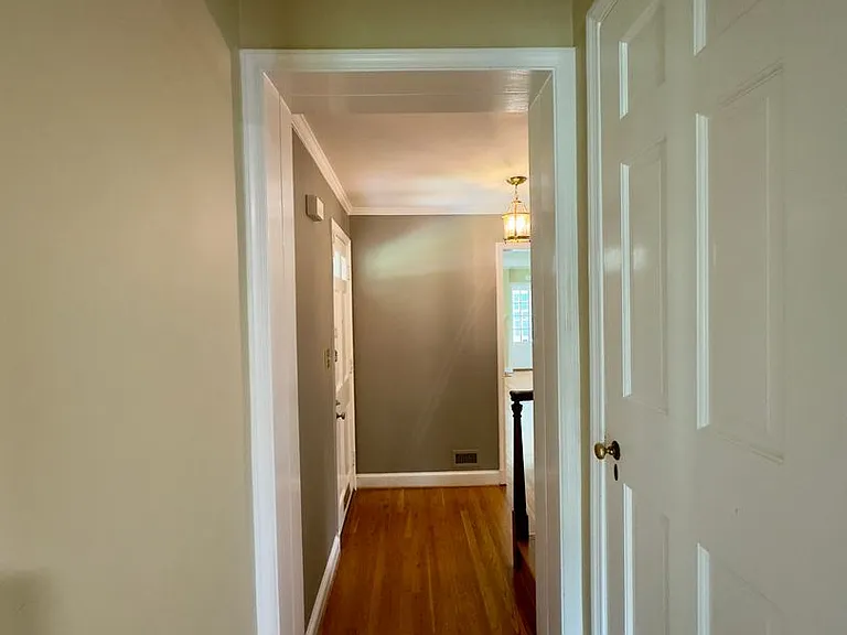 115 E Northern Pkwy — Photo 20