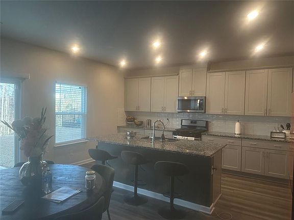 3rd image of 3938 Dean Grove Way