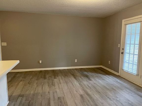 5th image of 647 W Presnell St APT 1J