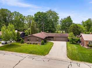 231 Crestwood Dr, Sheboygan Falls, WI 53085