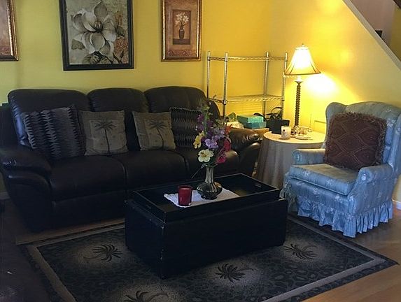 4th image of 23546 Newhall Ave APT 4
